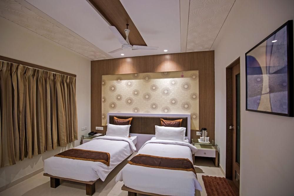 Executive Double or Twin Room, 2 Twin Beds, Partial Sea View