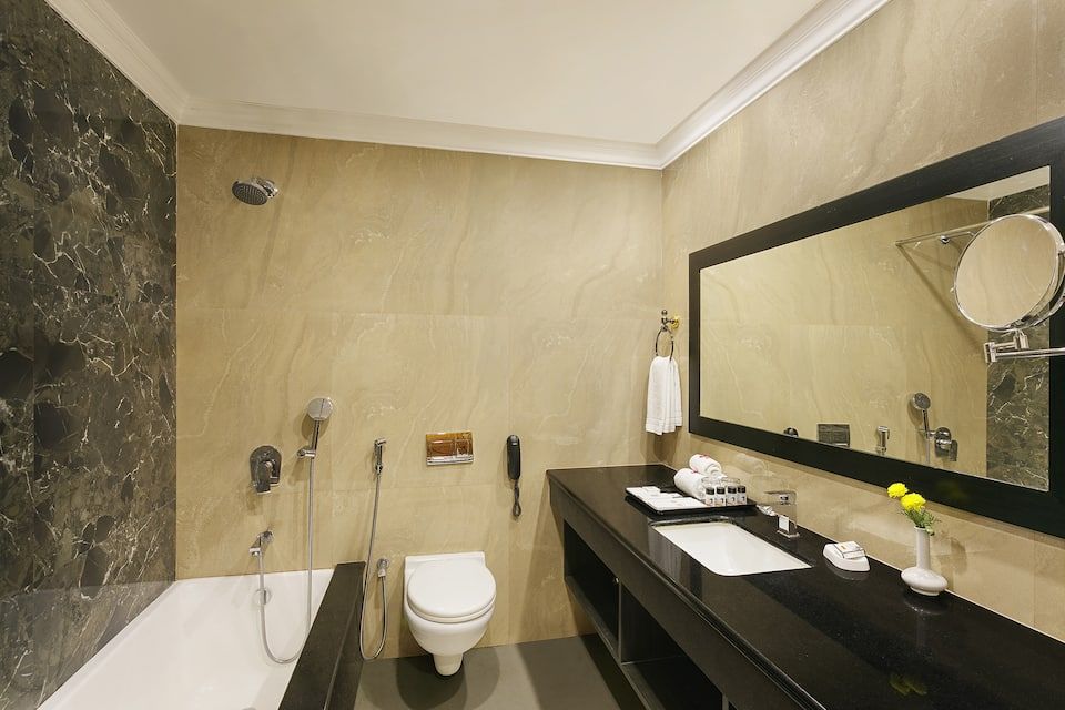 Deluxe Room Bathroom
