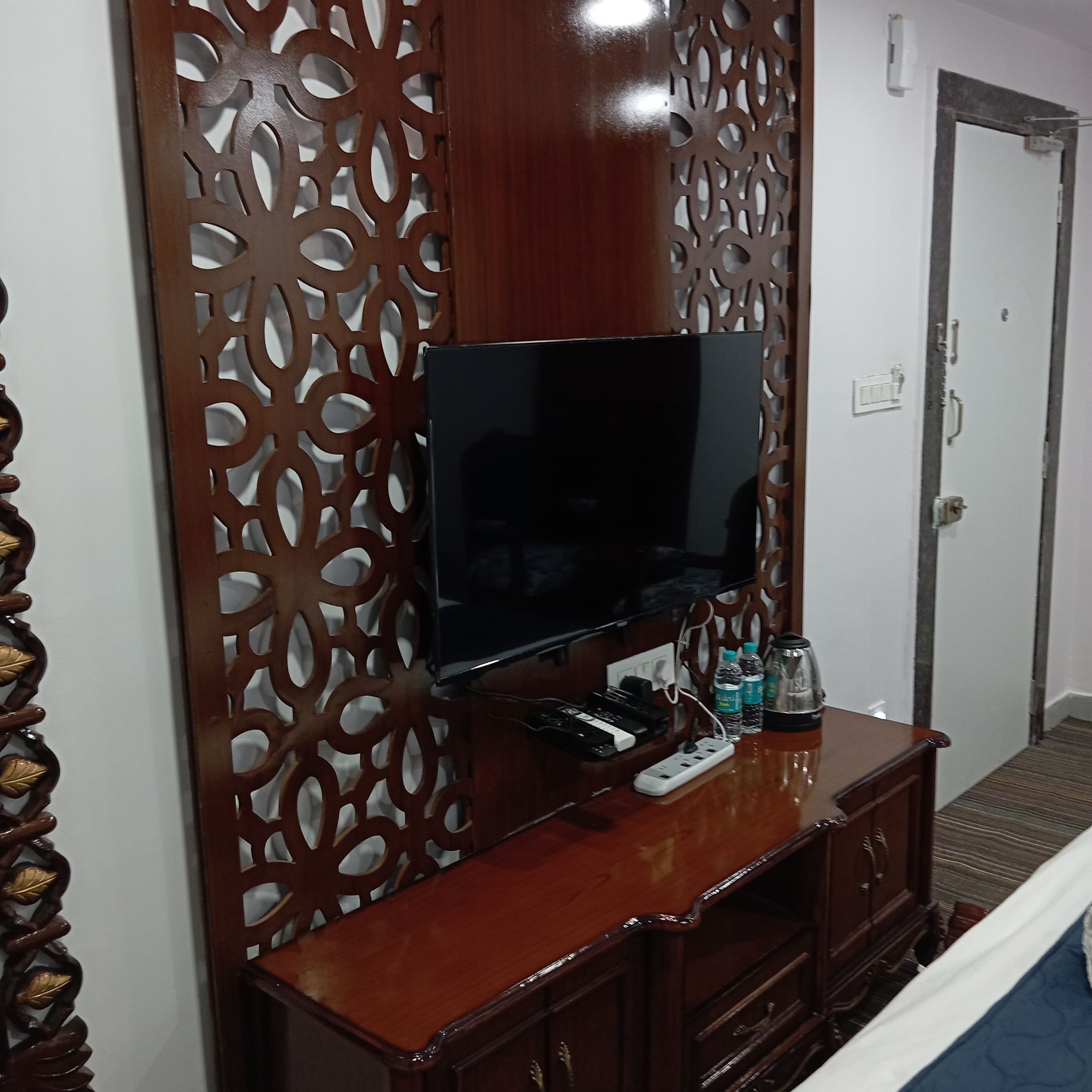  Suite Lake View Room