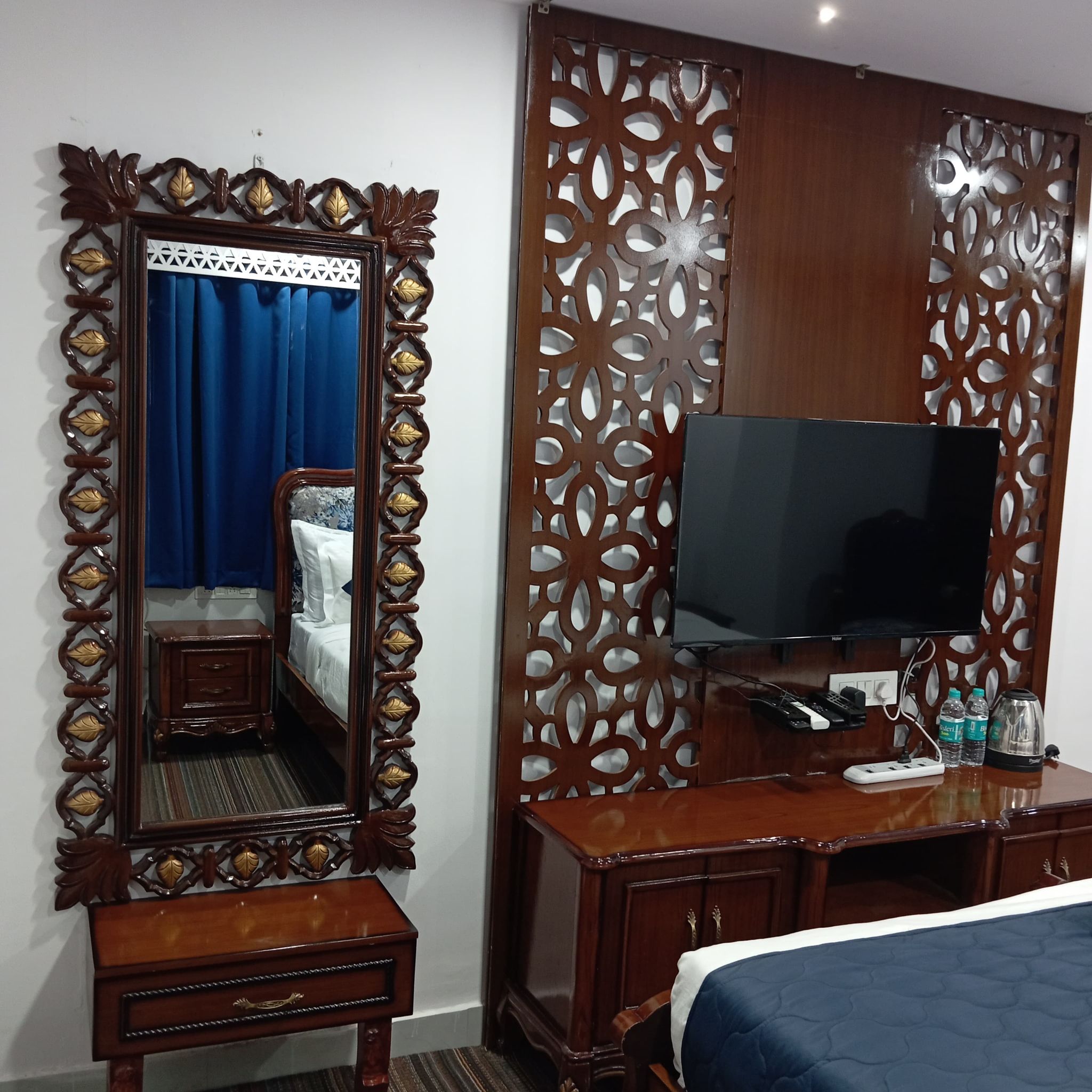  Suite Lake View Room