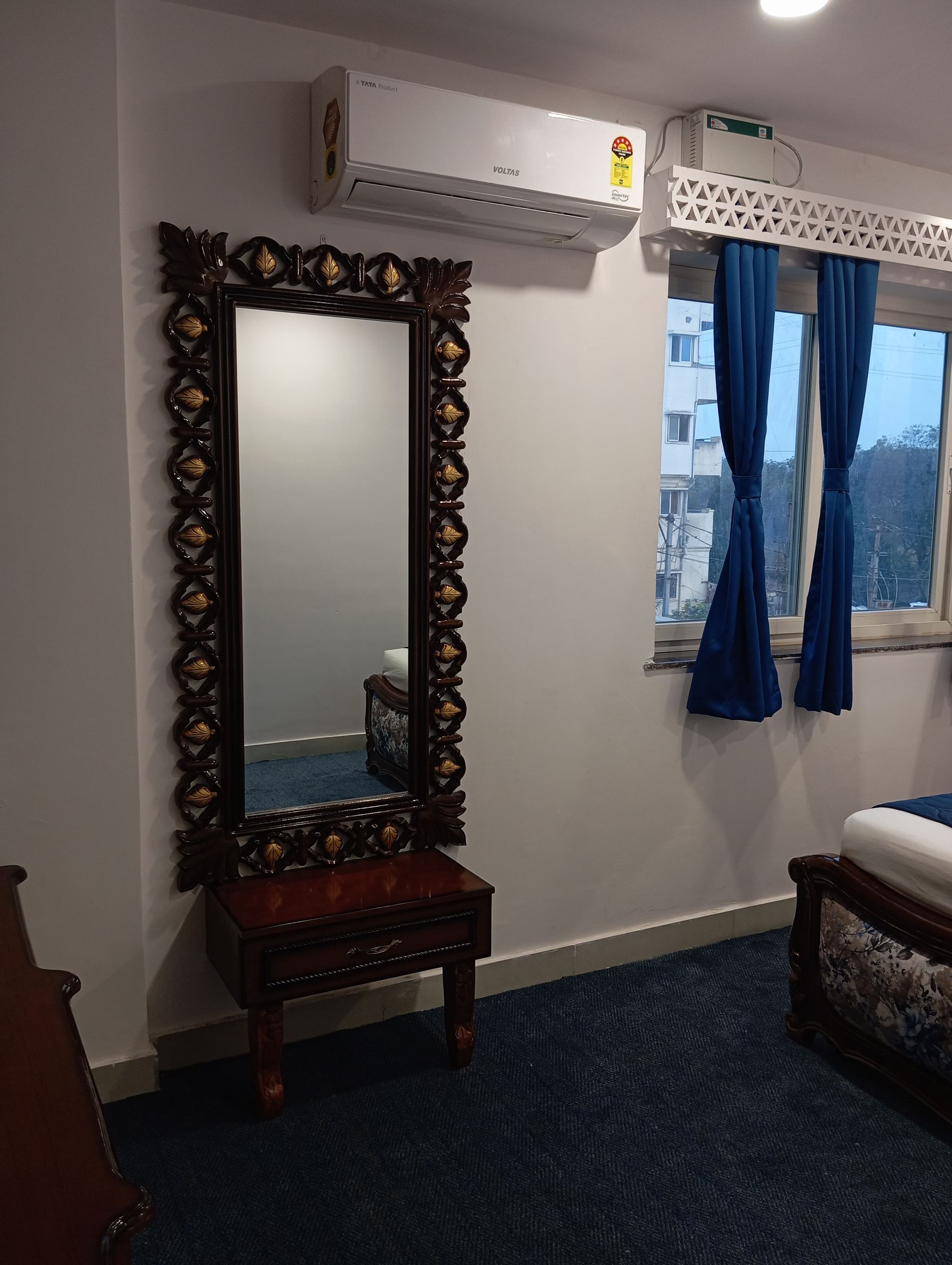  Suite Lake View Room