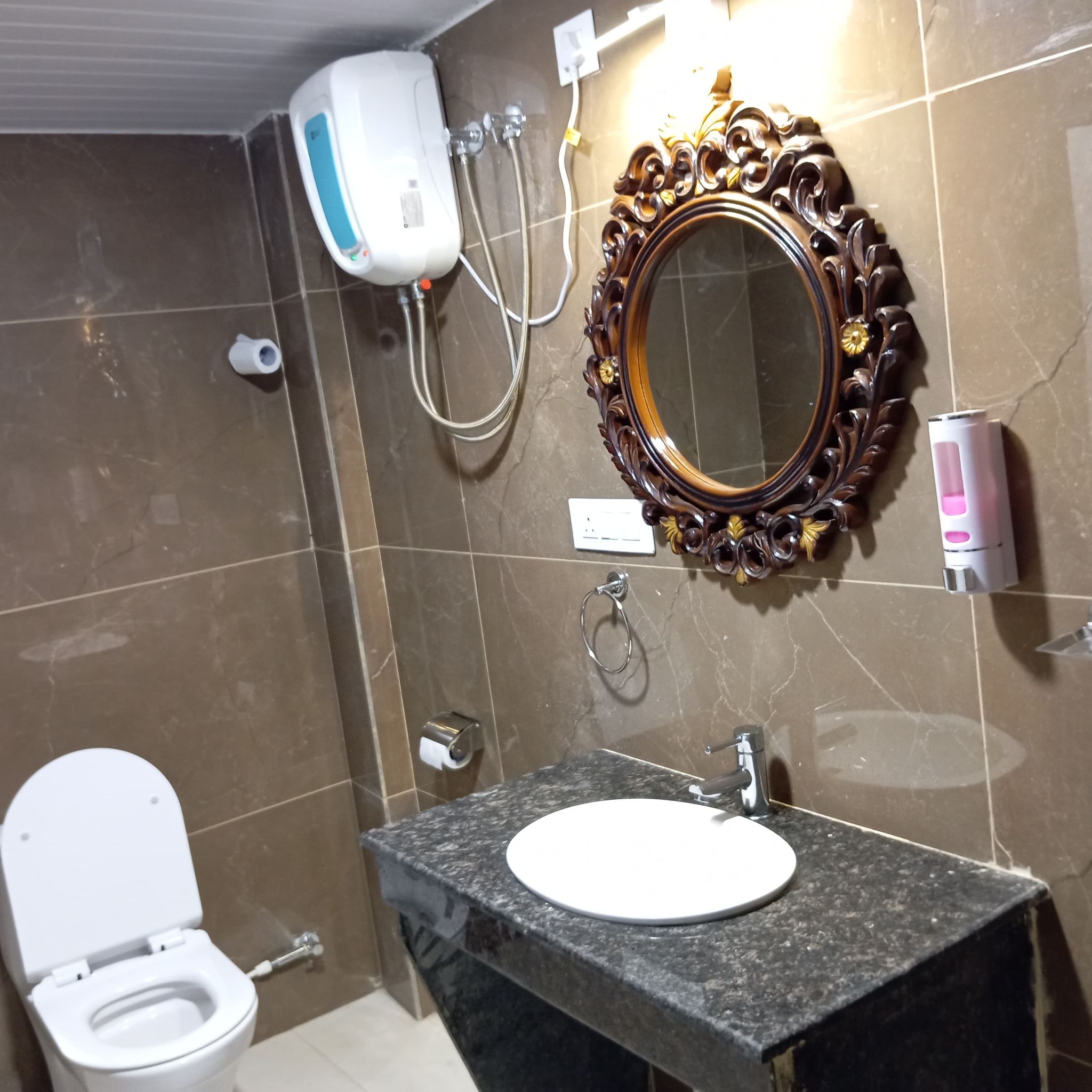  Suite Lake View Room