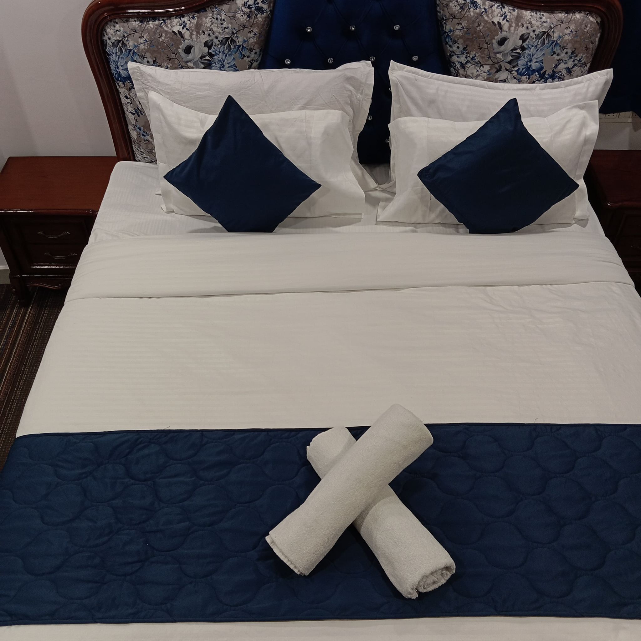  Suite Lake View Room