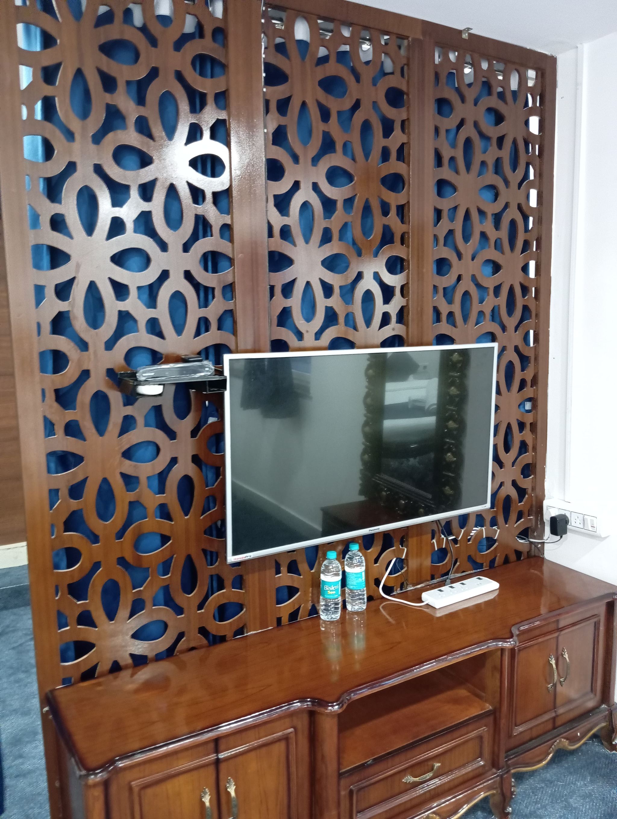  Suite Lake View Room