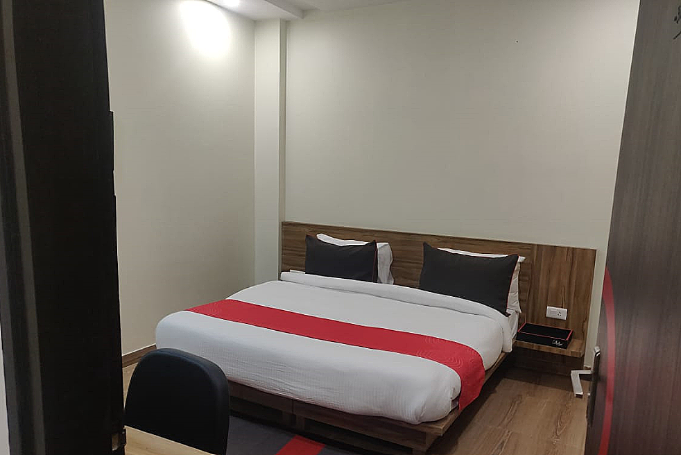 Hotel Aarya Deluxe Room 3