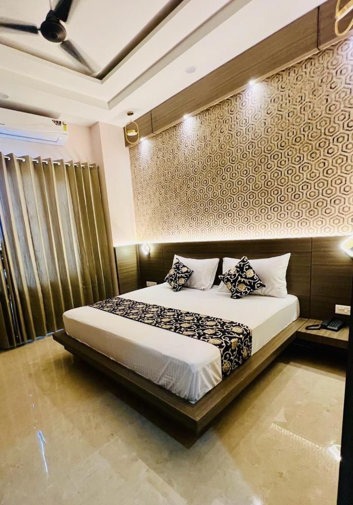 R G Bilkha Hotel And Resorts Deluxe Room 6