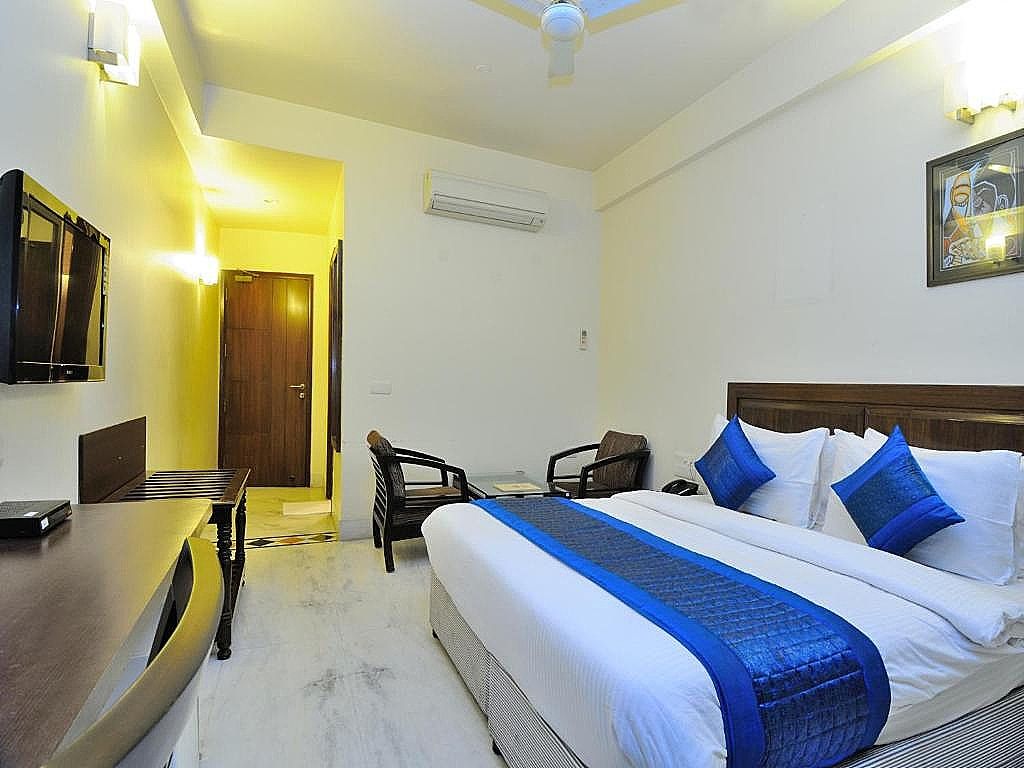 Shanti Villa Deluxe Room 3