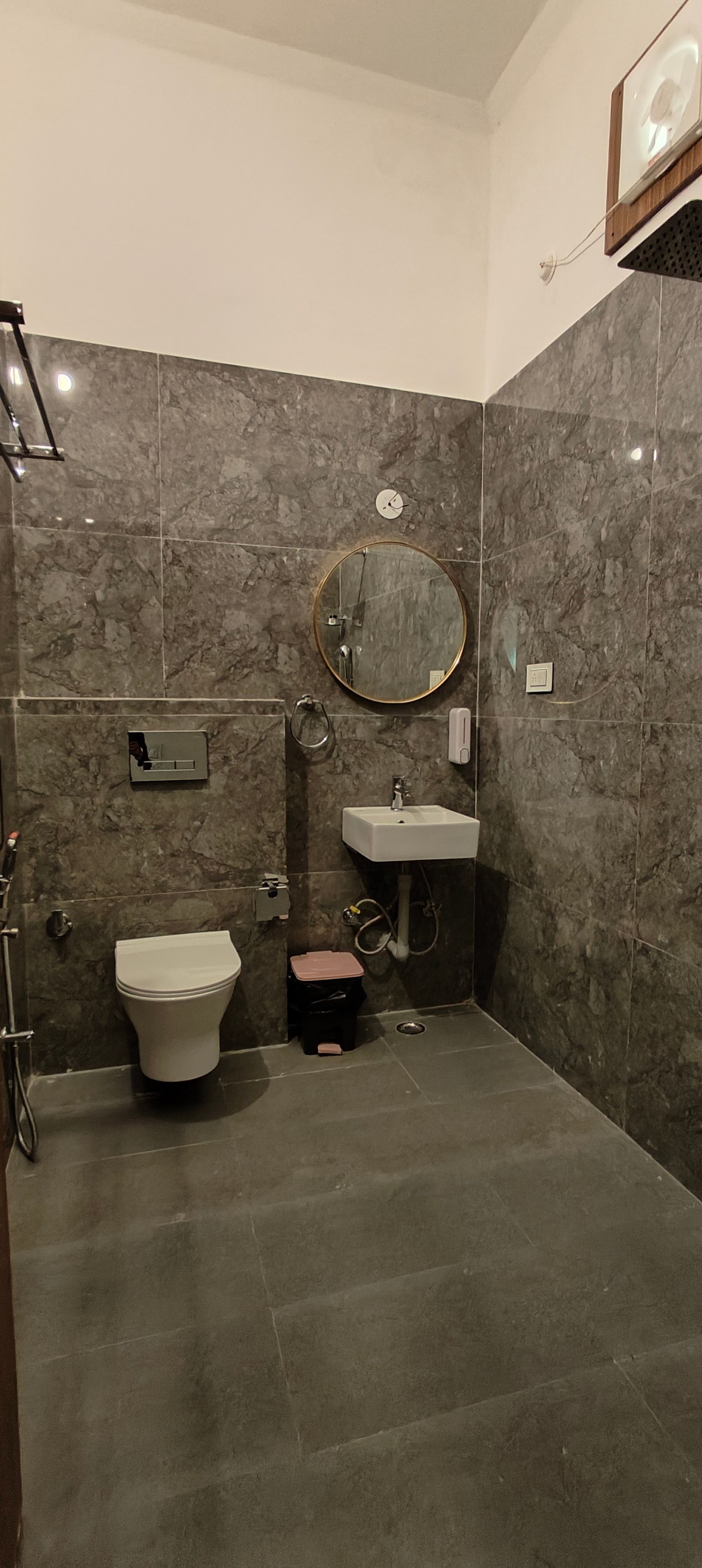 The Vanashva Standard King Room 9