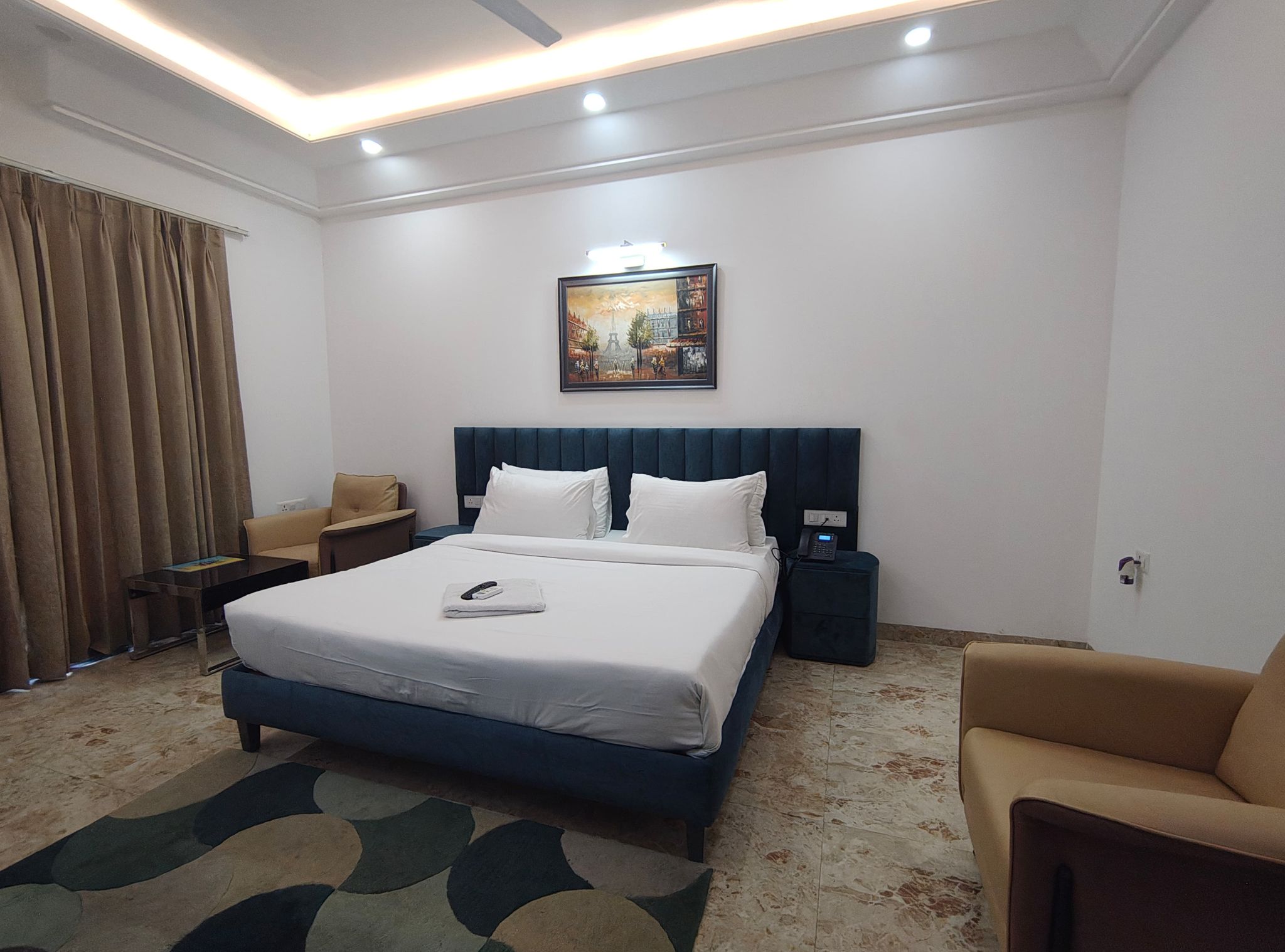 Day Use Room 10 AM to 7 PM, Check-in and Check-out on Same Day