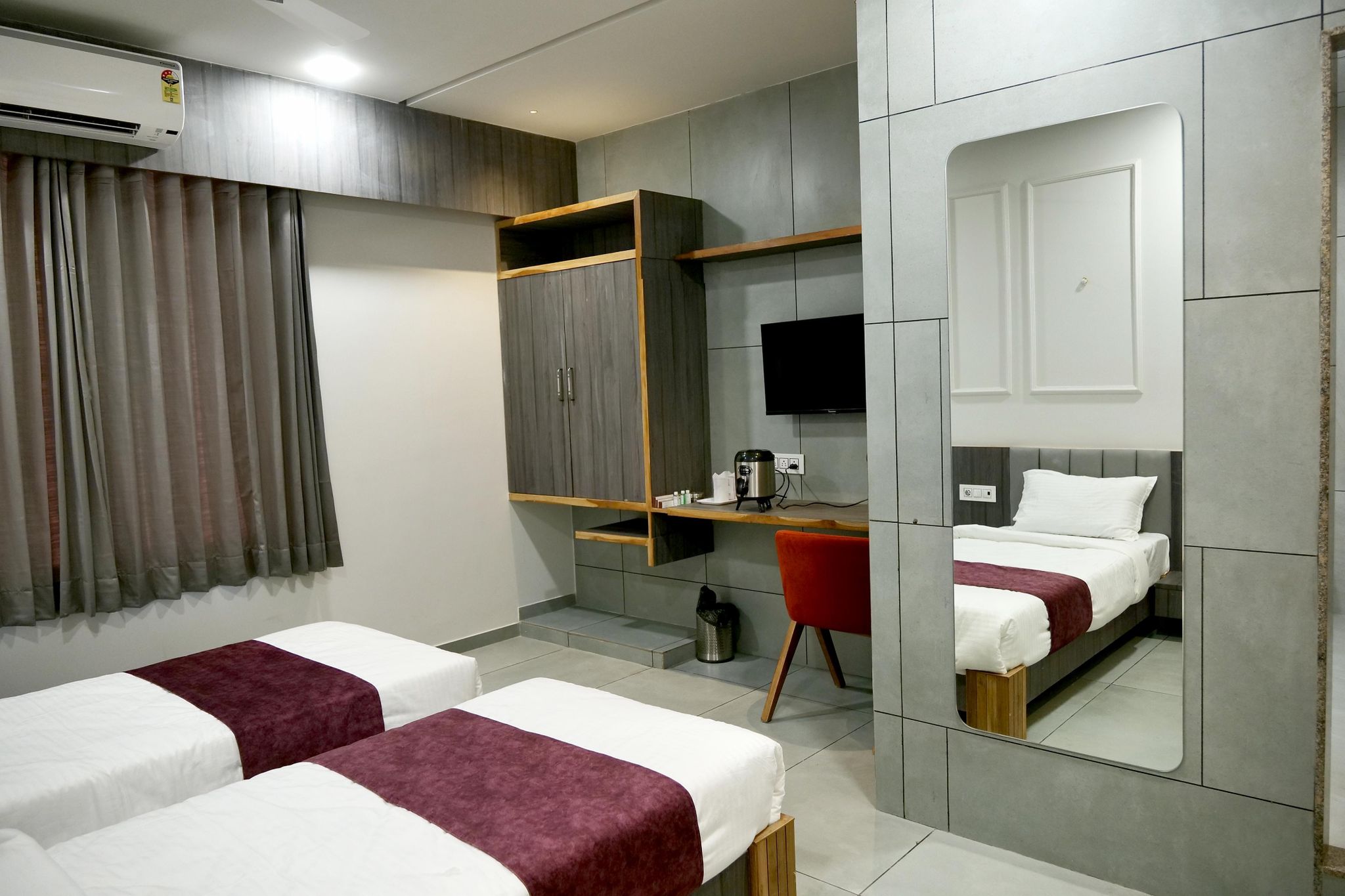 Hotel Sweet Time Restaurant & Banquet Royal Family Room 9