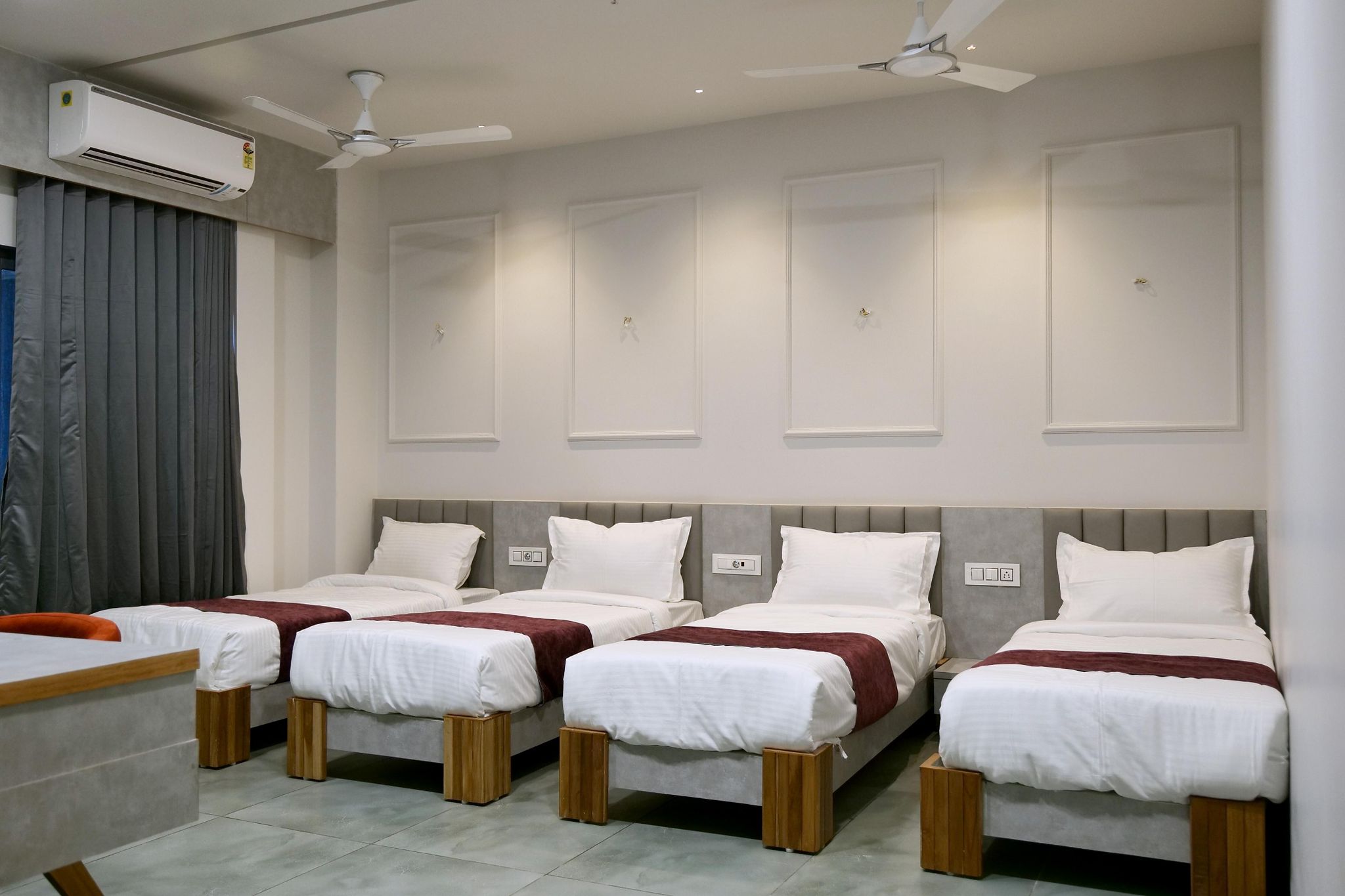 Hotel Sweet Time Restaurant & Banquet Royal Family Room 5