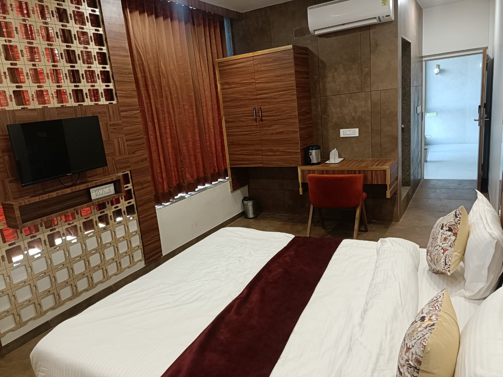 Hotel Sweet Time Restaurant & Banquet Royal Family Room 8