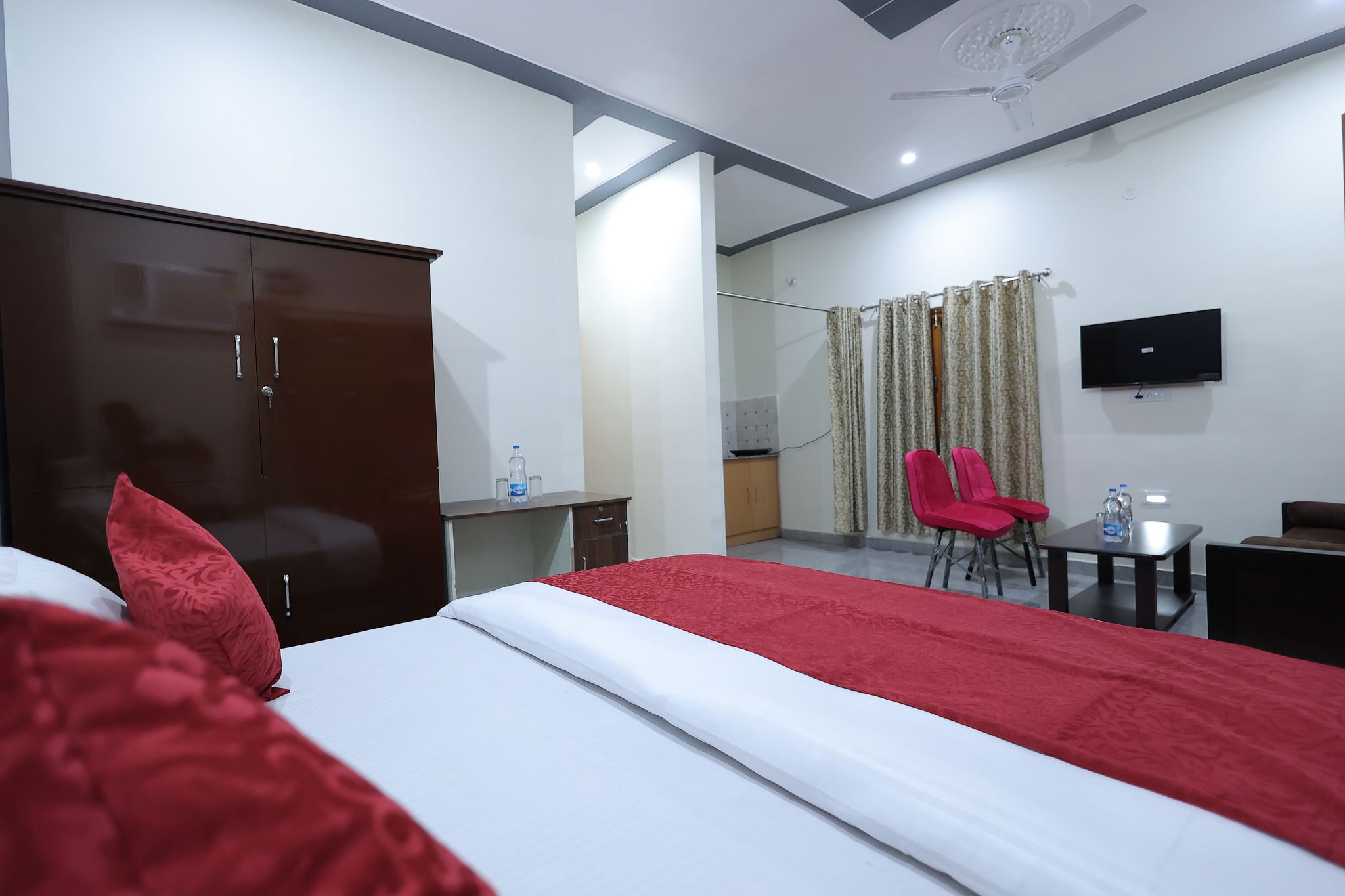 Studio Apartment with Kitchenette