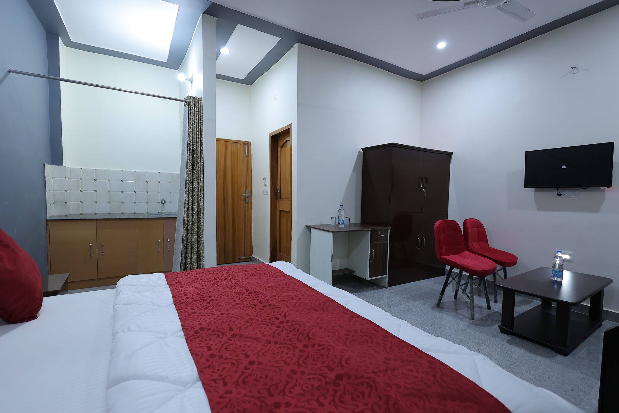 Studio Apartment with Kitchenette