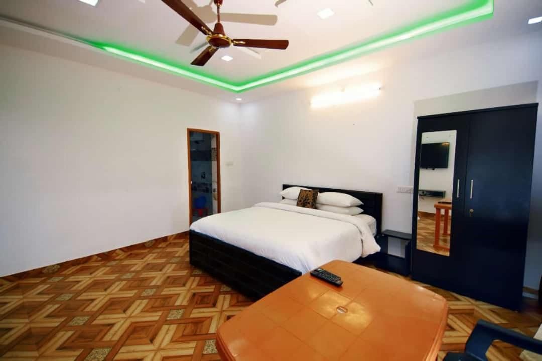 King Room - Balcony Hill View