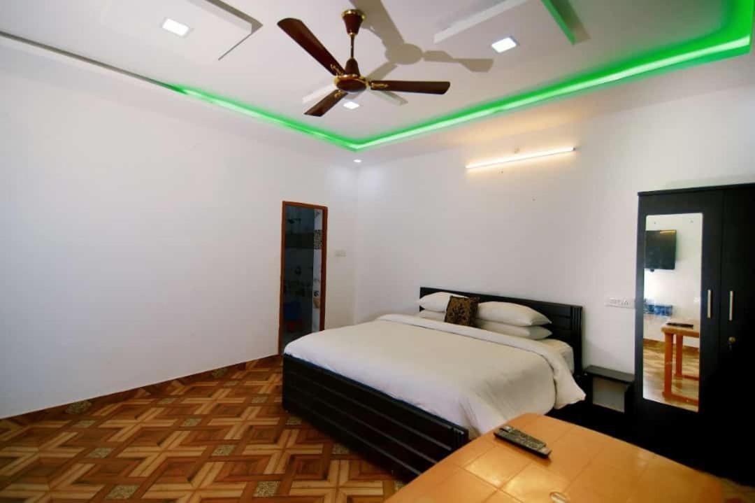 King Room - Balcony Hill View