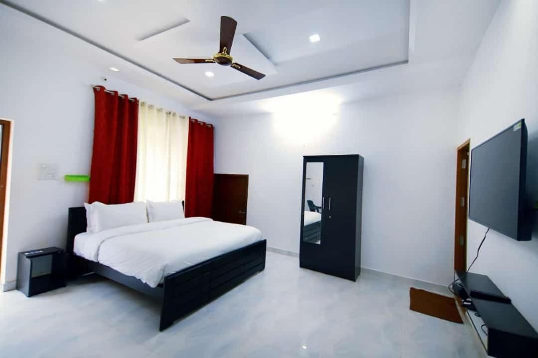 King Room - Balcony Hill View