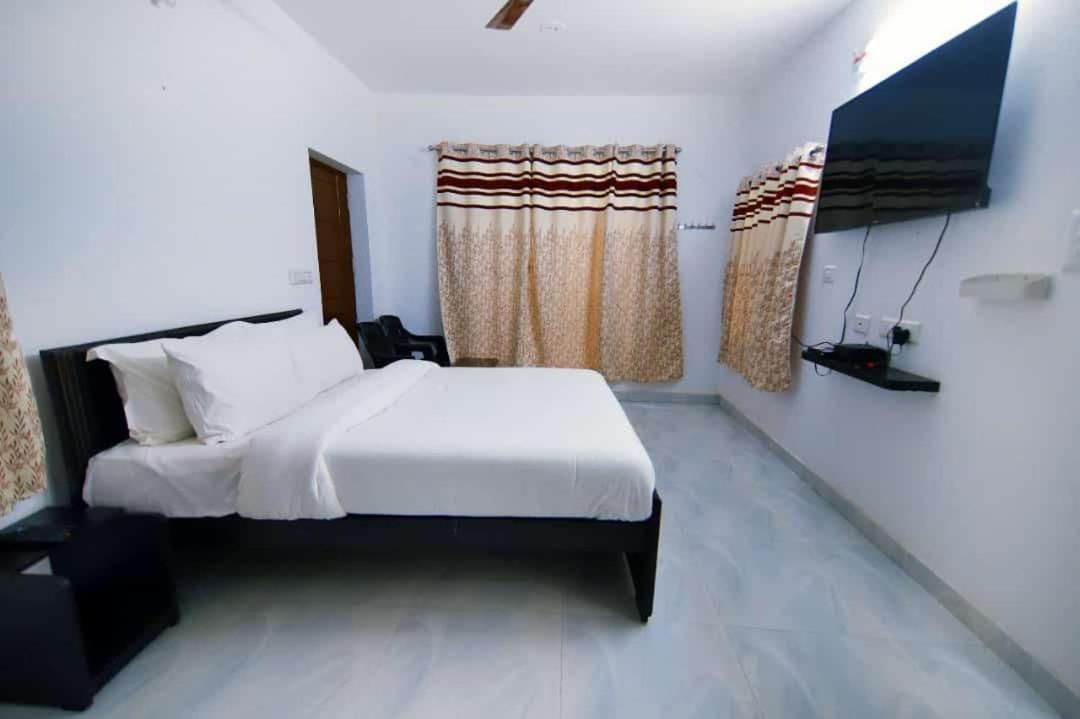 King Room - Balcony Hill View