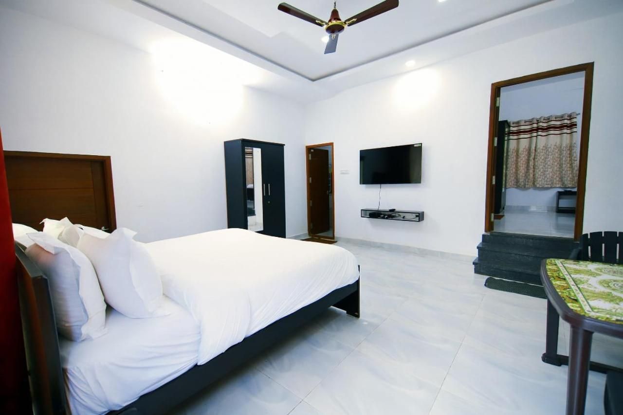 King Room - Balcony Hill View