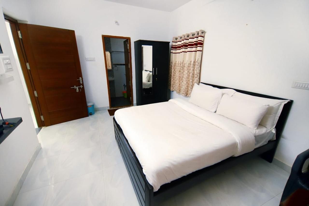 King Room - Balcony Hill View