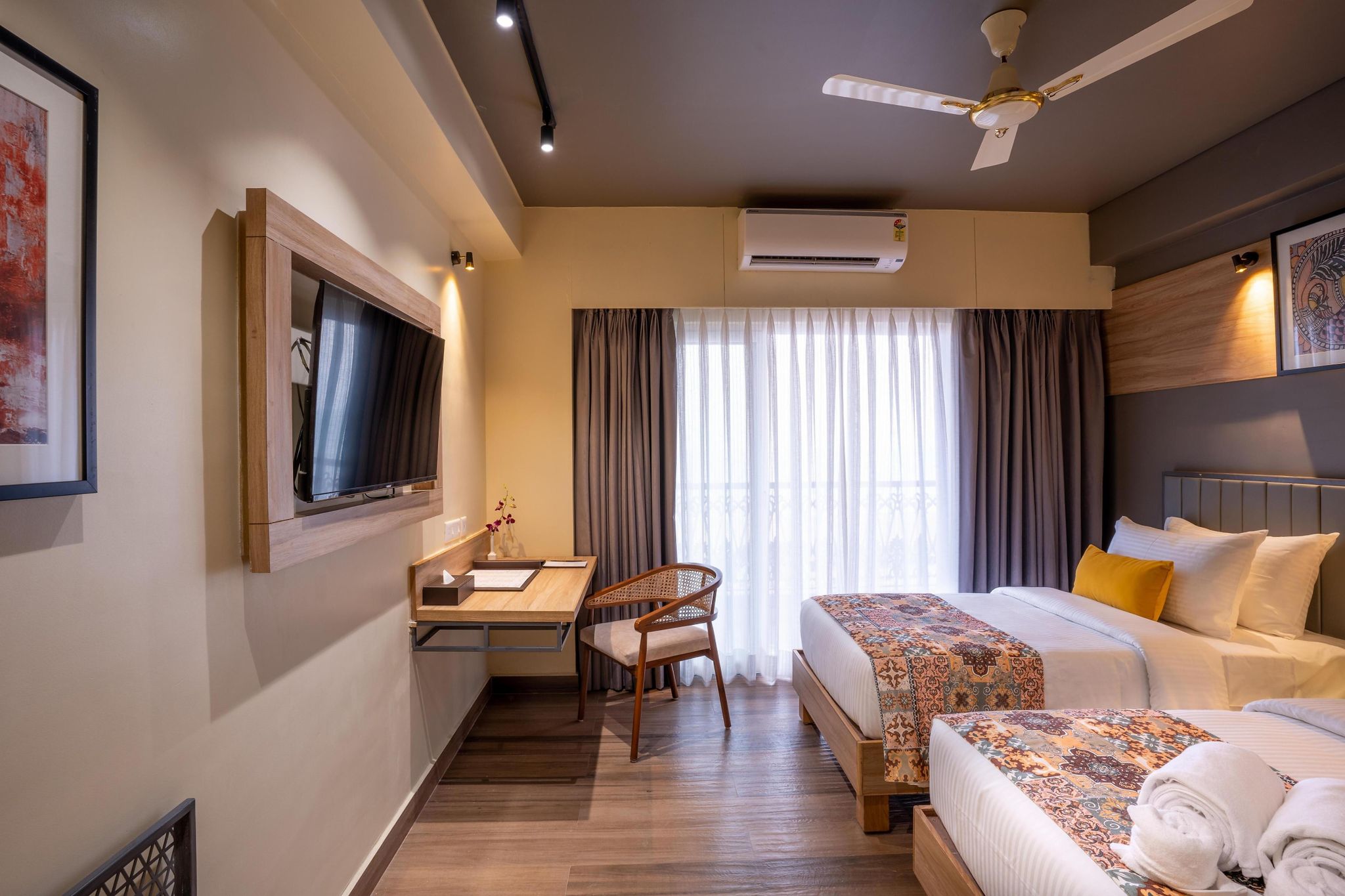 Deluxe Double with Balcony Partial Sea View