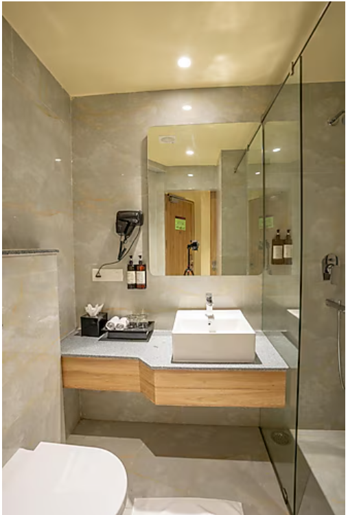 Deluxe Double with Balcony Partial Sea View