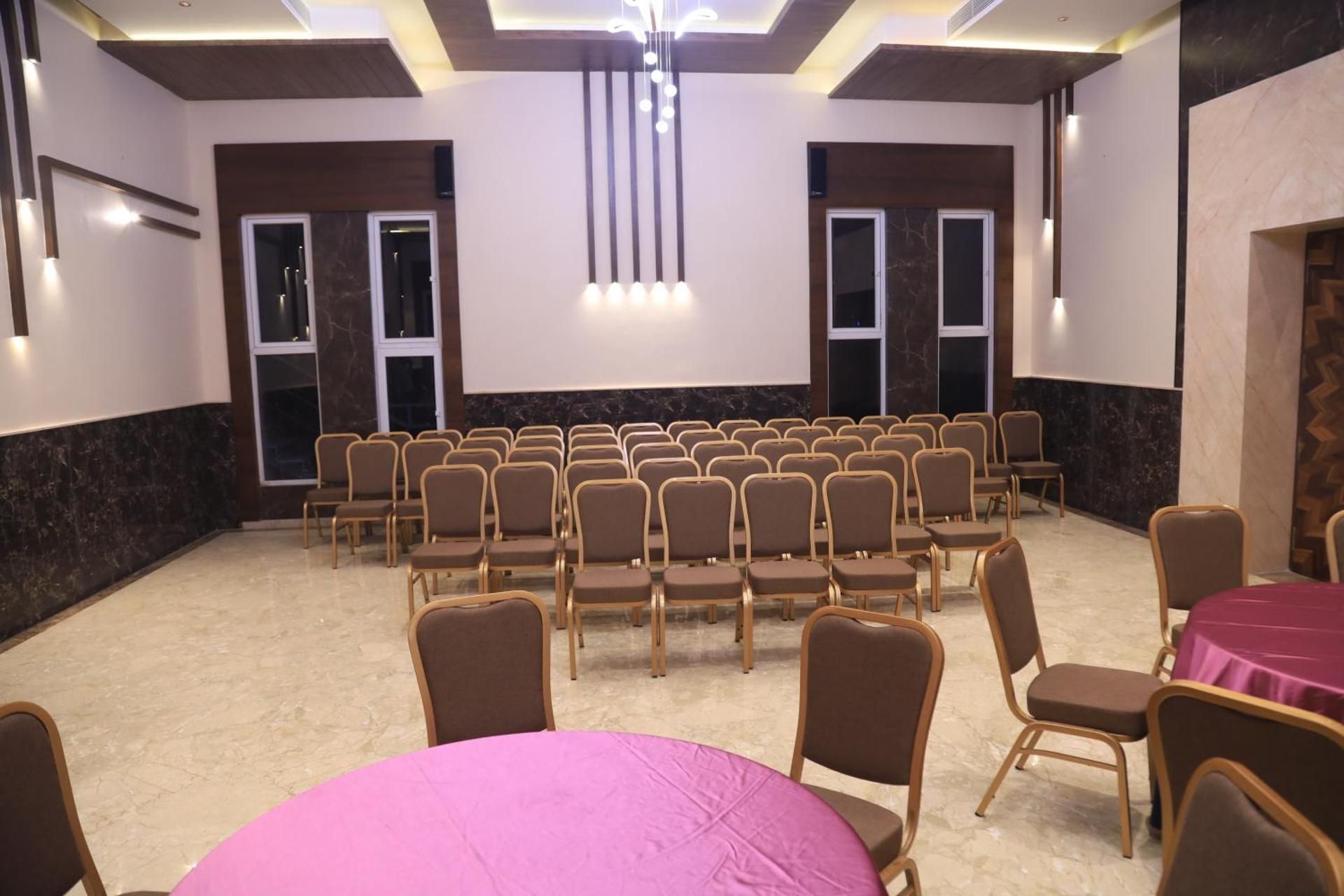  Kings Bury Inn meeting_room_/_ballrooms