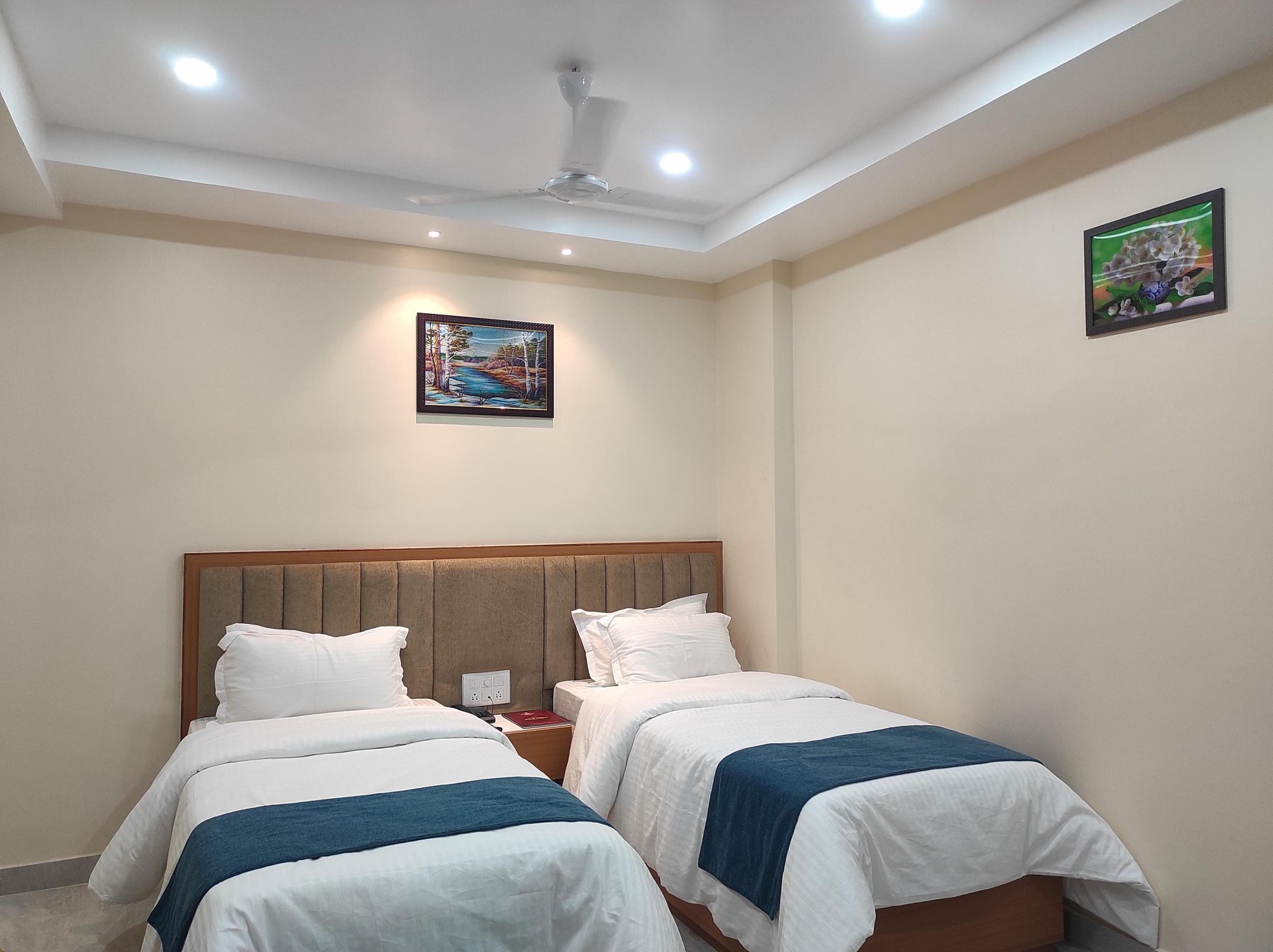 Hotel Kingdom Palace Twin Room 5