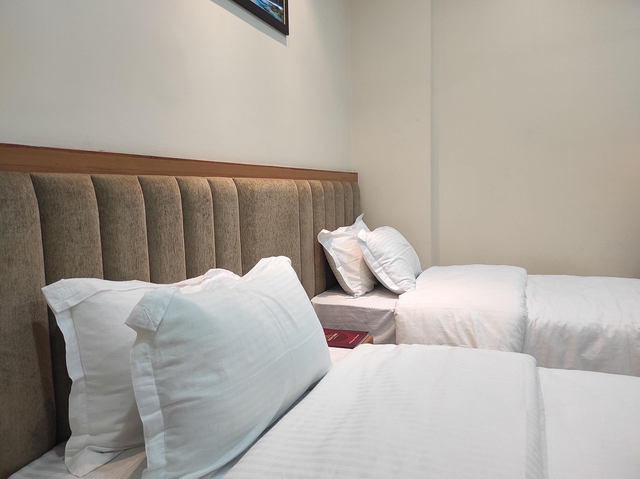 Hotel Kingdom Palace Twin Room 9