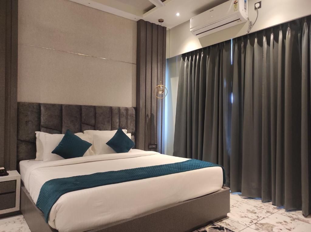 HM Hotel & Resort Deluxe Room 3