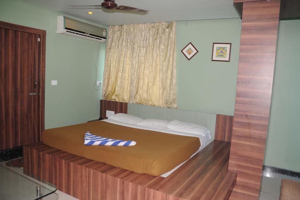 Hotel Bhubaneswari Classic Premium Room 2