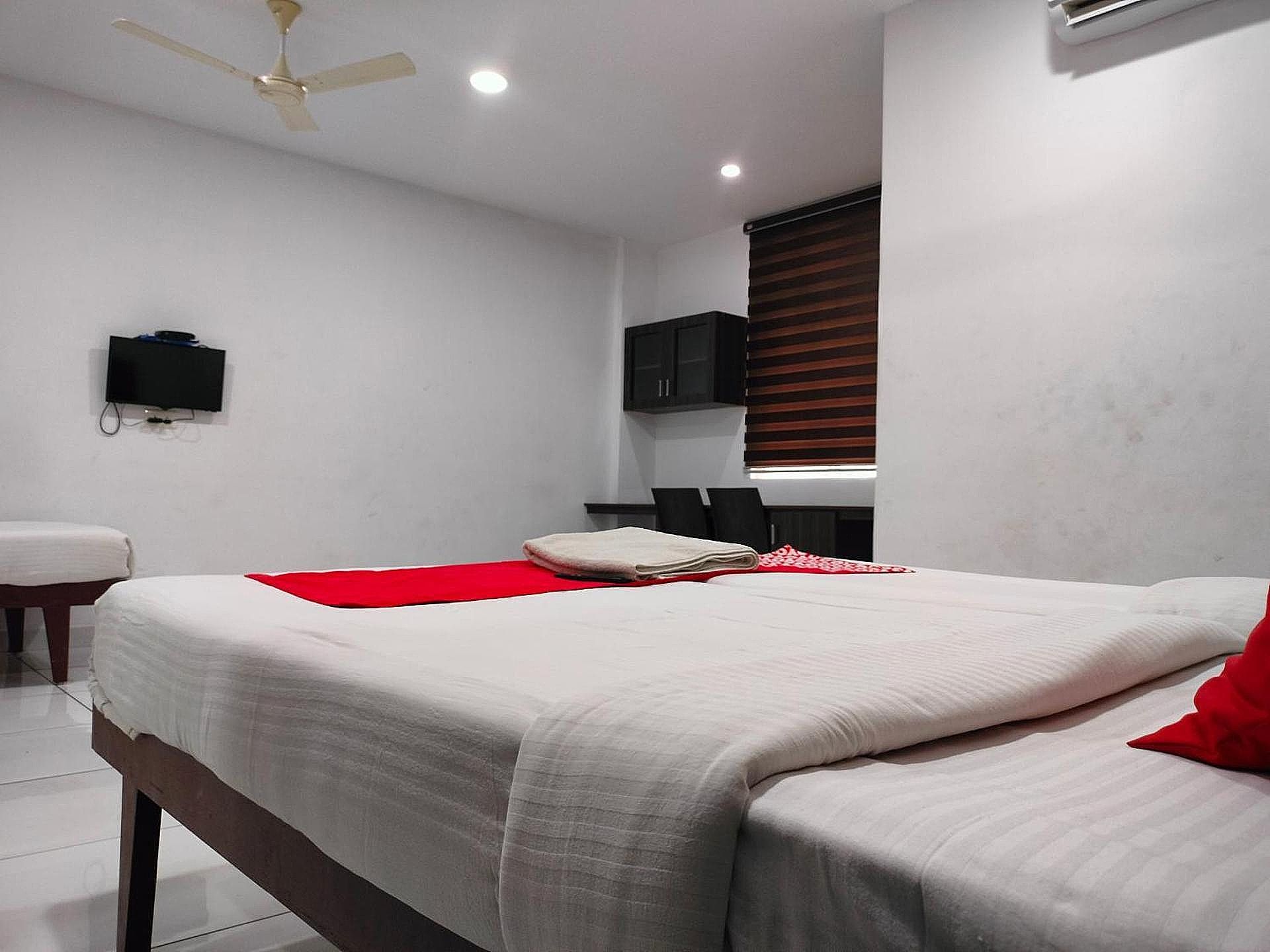 Kings Fort Rooms Thrippunithura Standard double Non AC 3