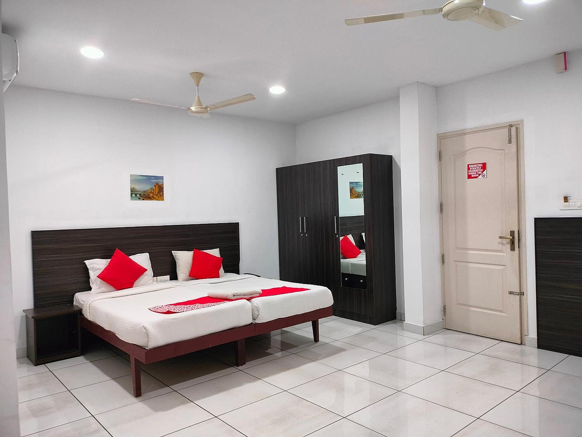 Kings Fort Rooms Thrippunithura Standard double Non AC 2