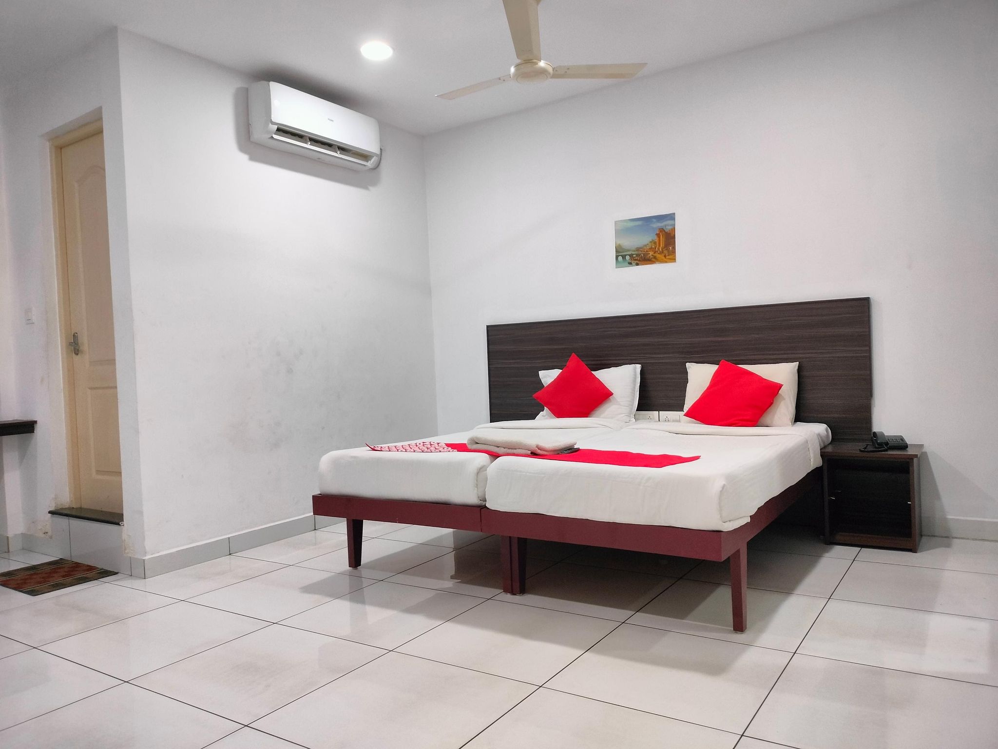 Kings Fort Rooms Thrippunithura Standard double Non AC 5