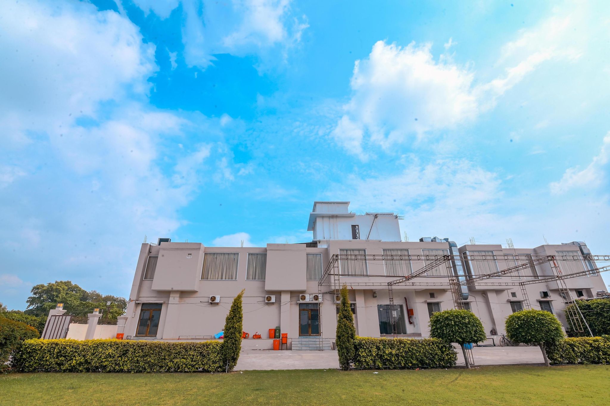 Hotel Trimurti