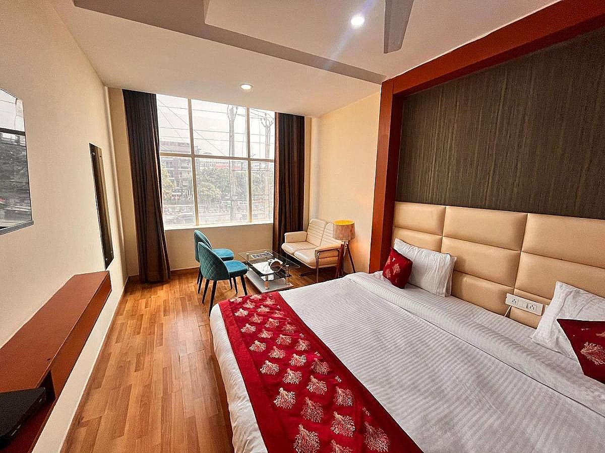 Deluxe Double Room with City View