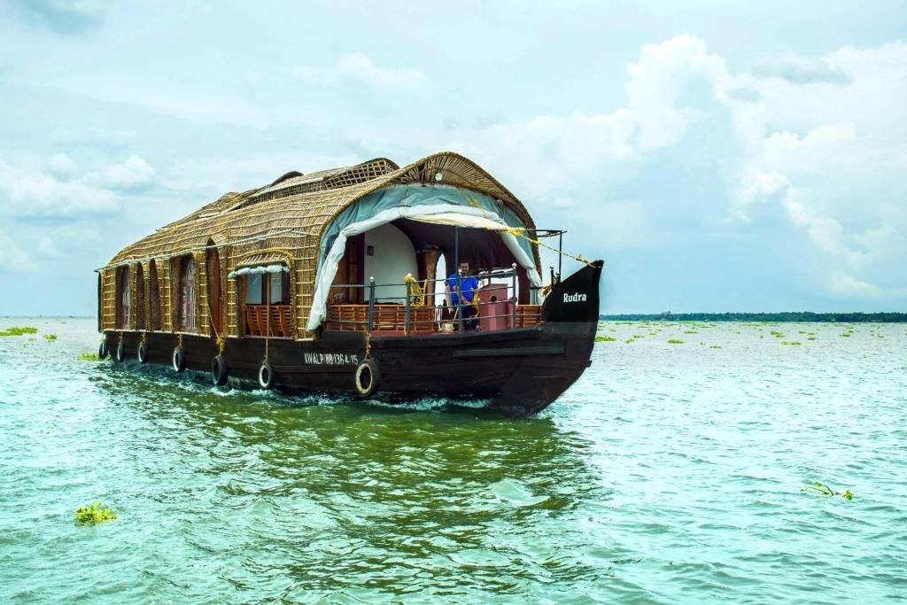 Rudra Houseboats