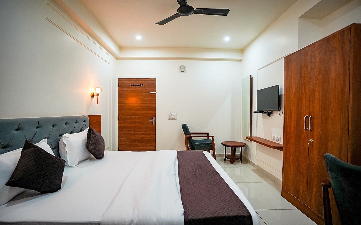 Hotel Kishna Empire Deluxe Room