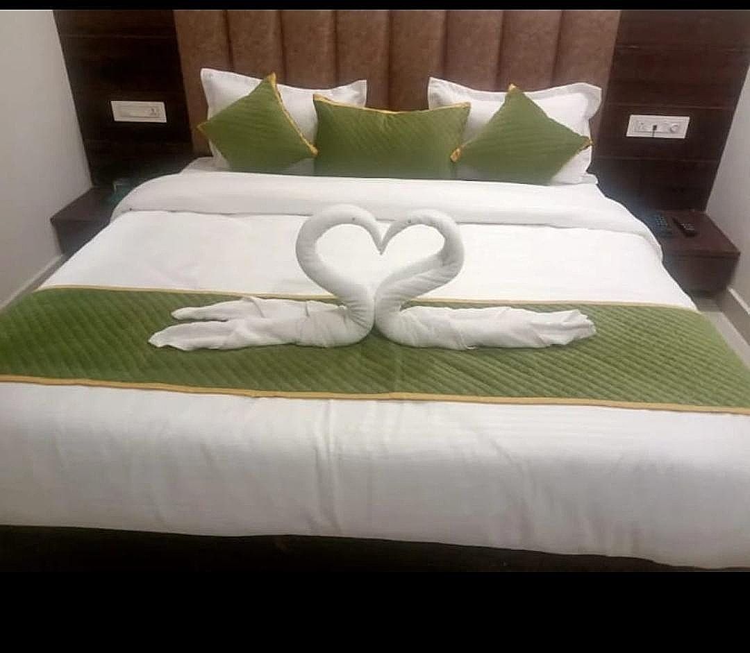 Epic Star Hotel And Resort Deluxe Double Room  8