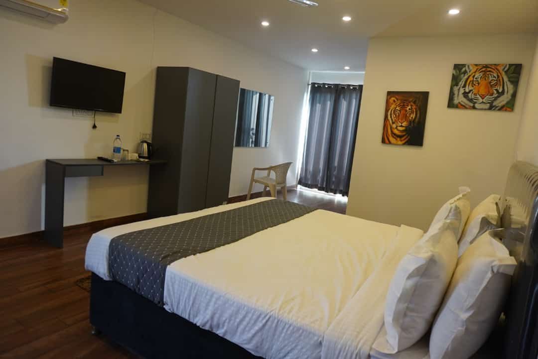 Six Seasons Resort Economy Plus AC Rooms 10