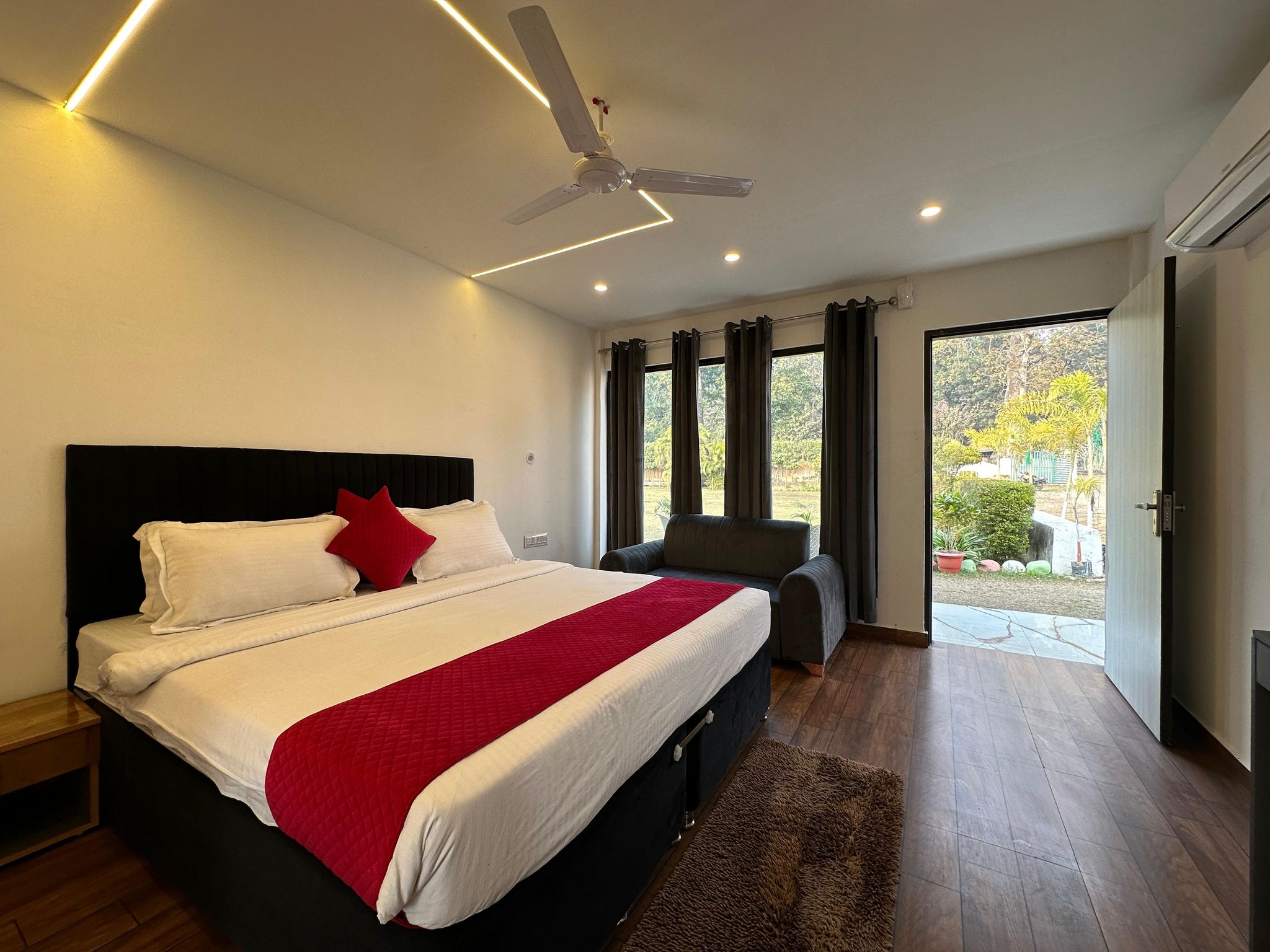 Six Seasons Resort Economy Plus AC Rooms 5