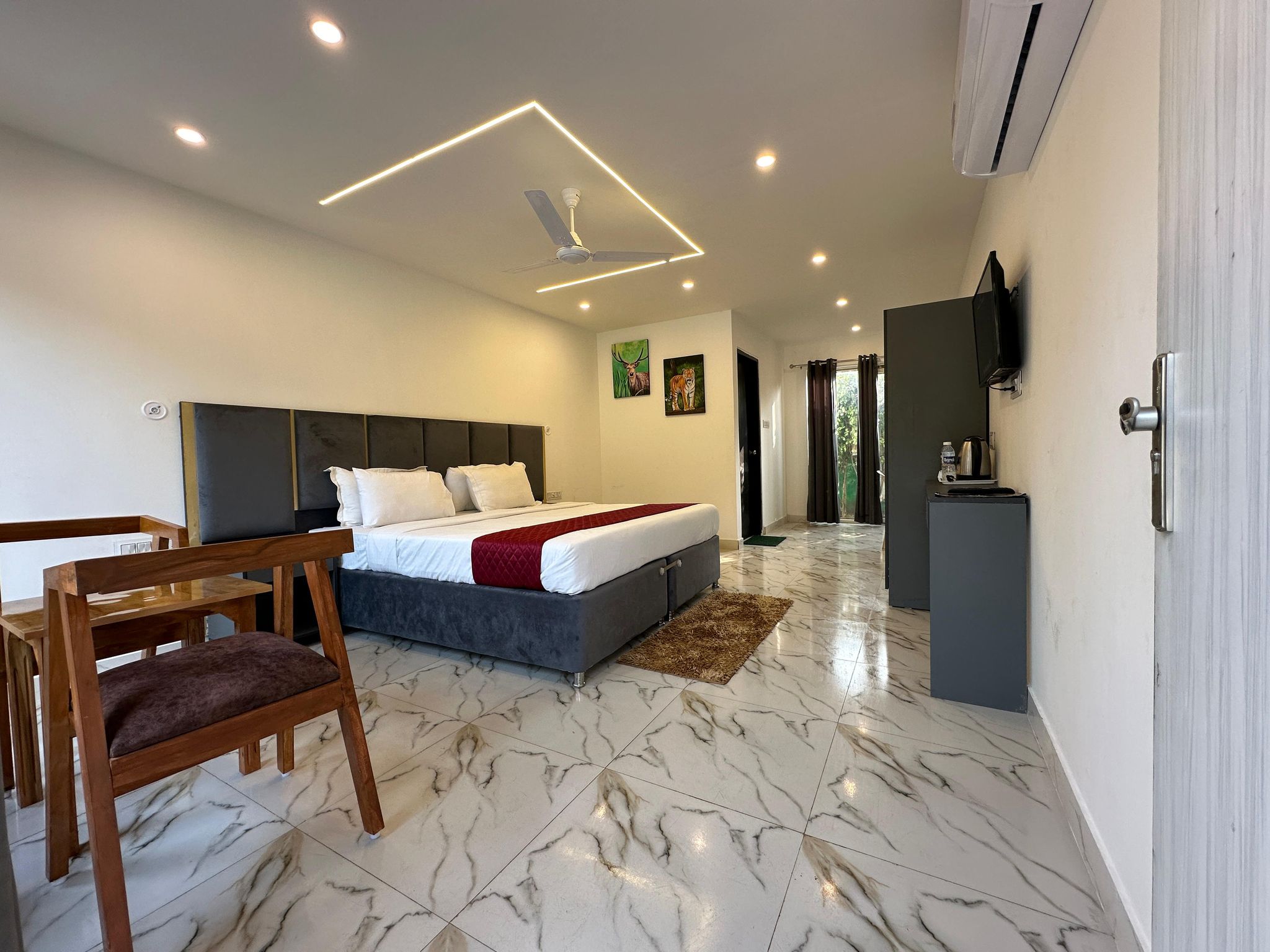 Six Seasons Resort Economy Plus AC Rooms 7