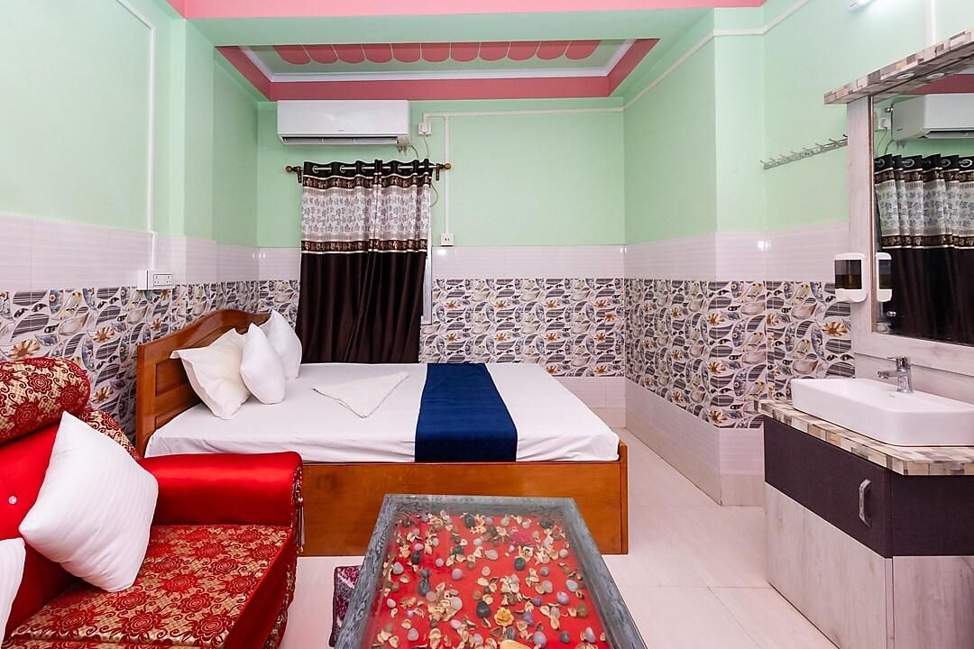 Raja Hotel and Lodge Super Deluxe Room 4