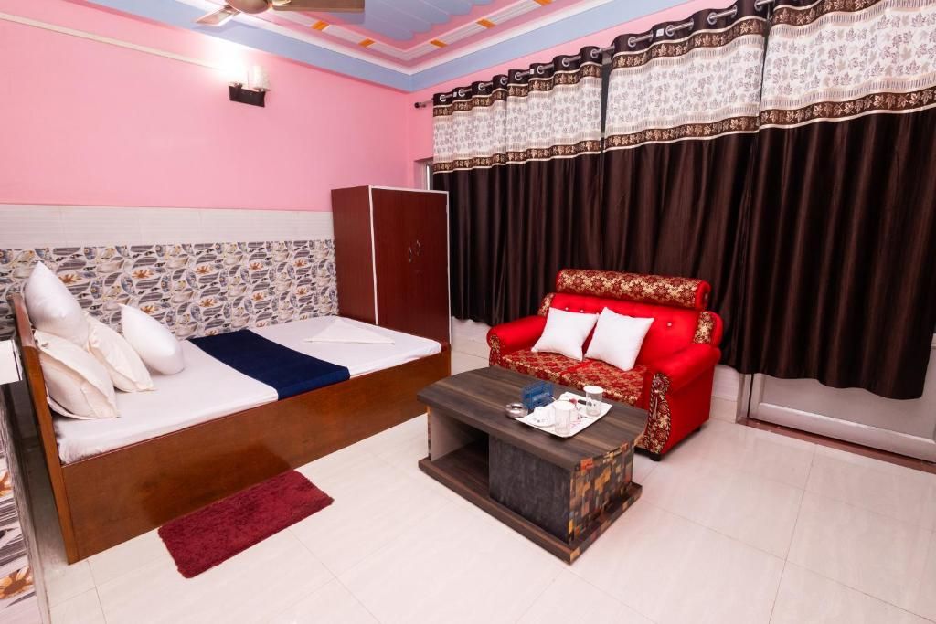 Raja Hotel and Lodge Super Deluxe Room 3