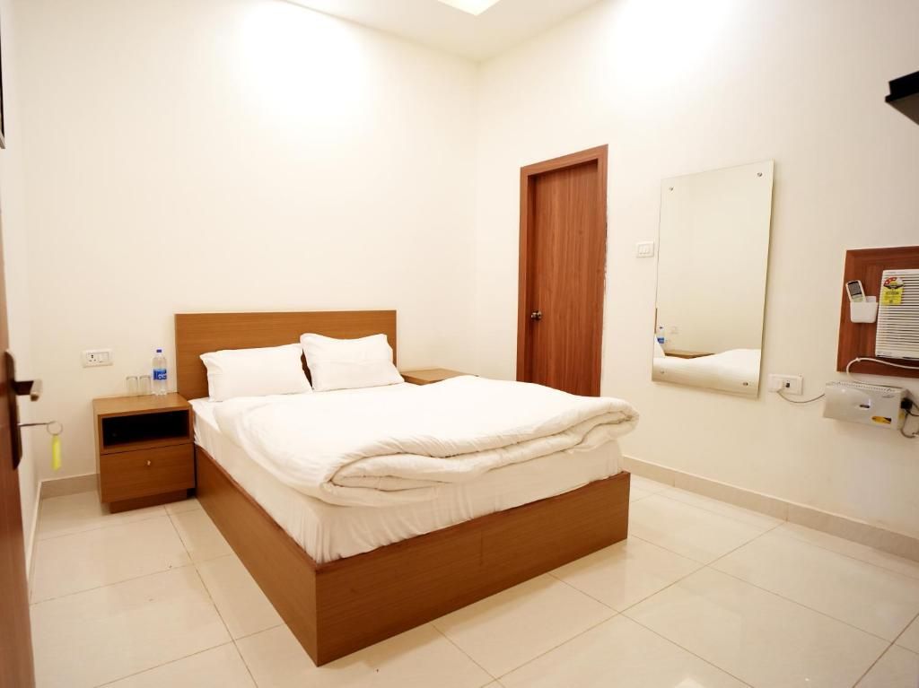 Mini Deluxe Room