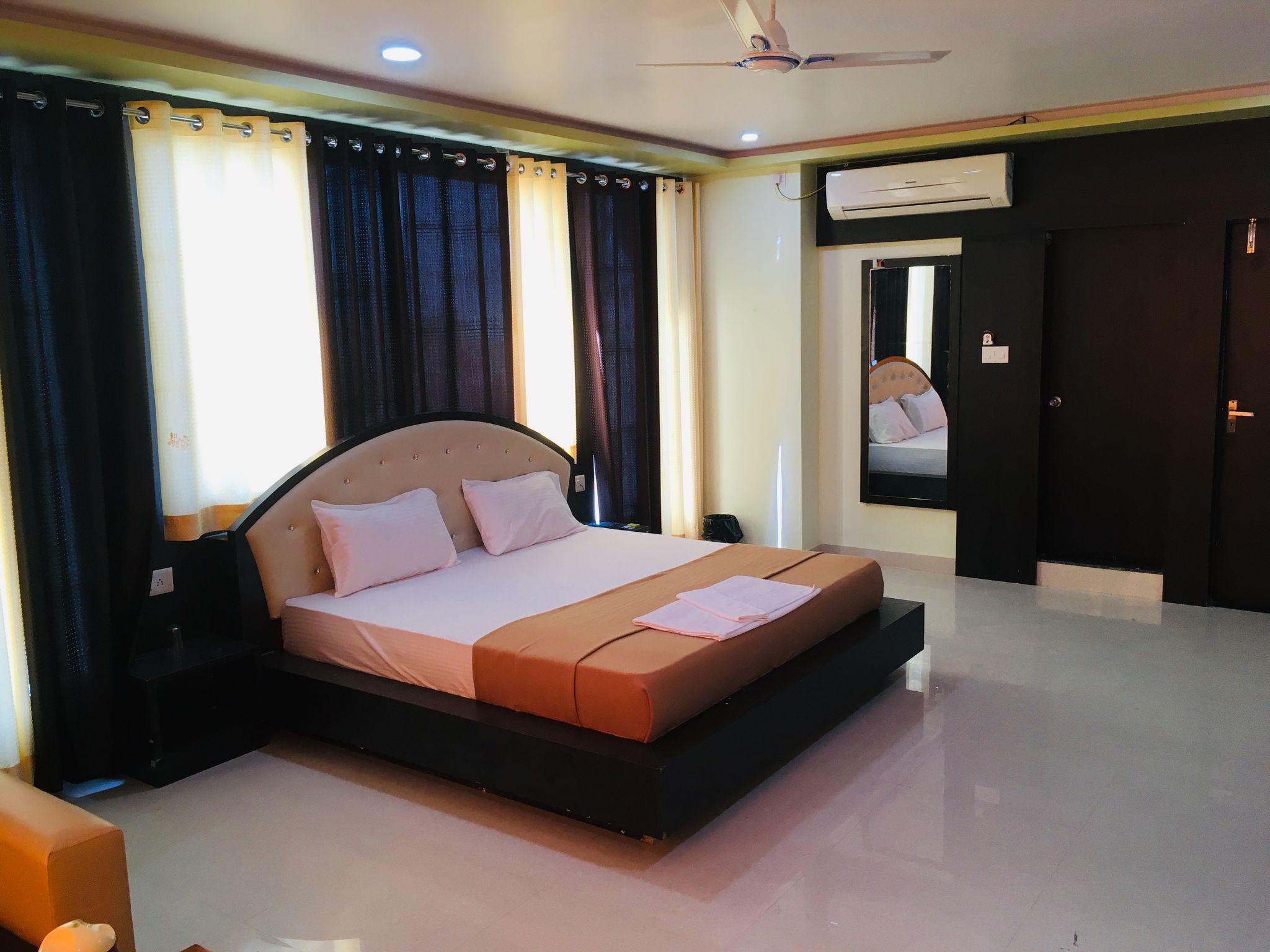 Hotel Mayank Deluxe AC Room 8