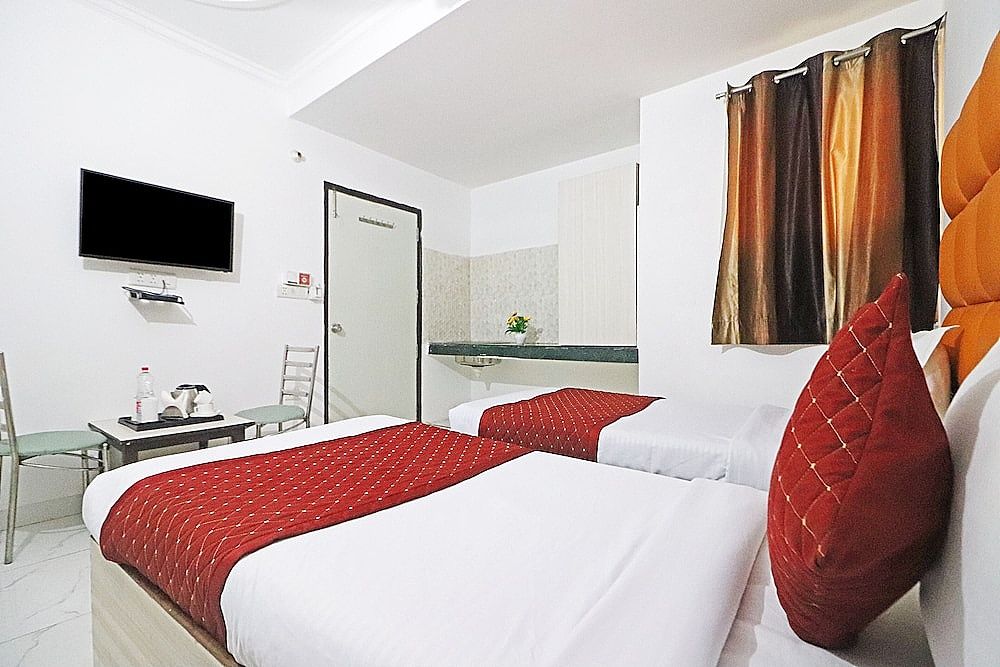 Hotel Clink Delhi Airport Deluxe Room With high Speed Wi-Fi 12
