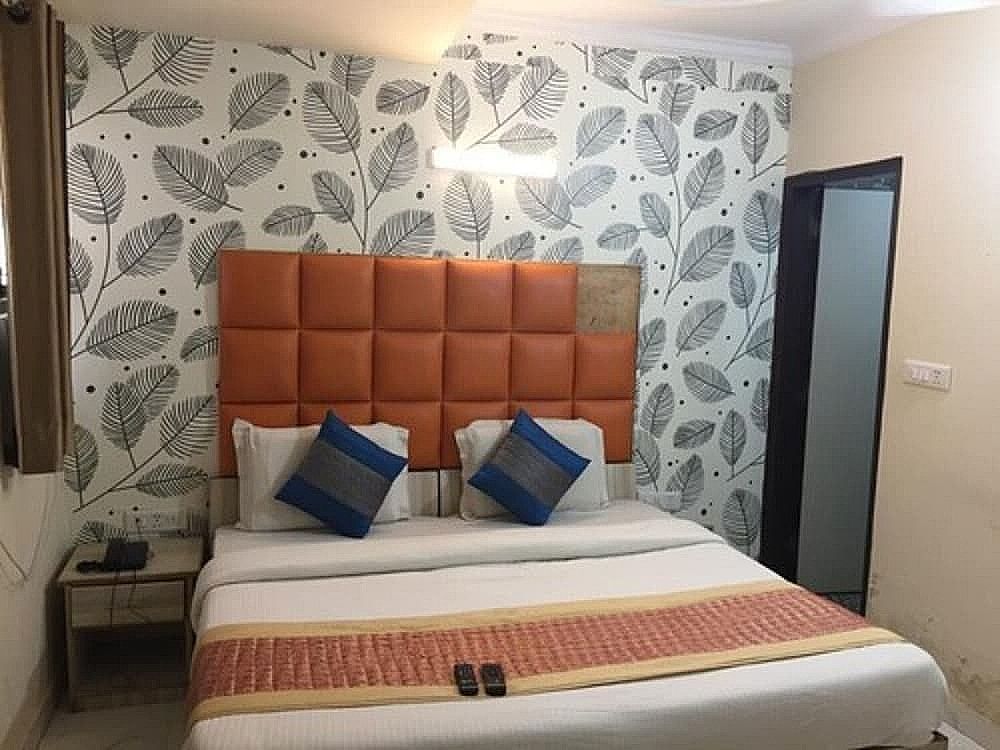 Hotel Clink Delhi Airport Deluxe Room With high Speed Wi-Fi 16