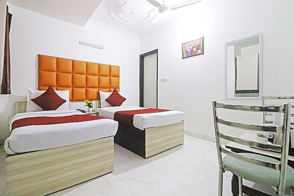 Hotel Clink Delhi Airport Deluxe Room With high Speed Wi-Fi 14