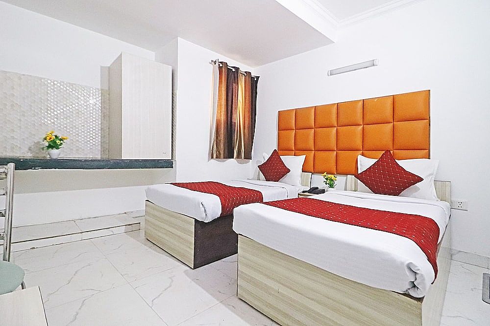 Hotel Clink Delhi Airport Deluxe Room With high Speed Wi-Fi 8